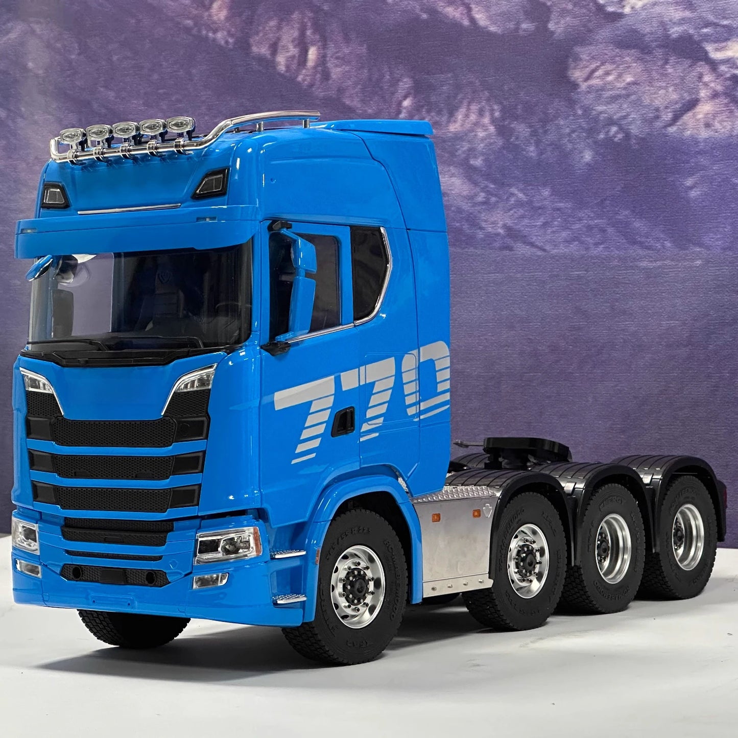 8x8 RC Trailer 1/14 RC Tractor Model with Light and Sound System Engineering Machinery Model Remote Control Truck Toy Blue