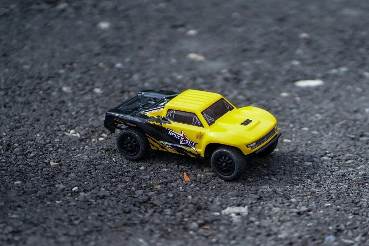 HobbyPlus 1:24 2WD SPECK-SCT Brushed Yellow